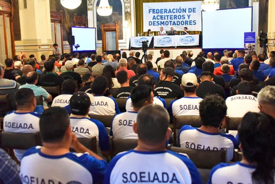 Dictan la conciliación obligatoria ante el paro de aceiteros pero gremios lo harían igual